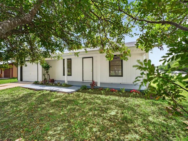 2575 1st Place, Vero Beach, FL 32962