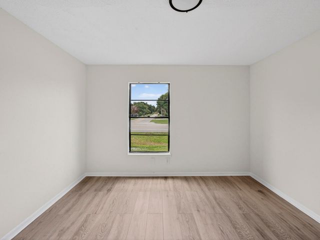 2575 1st Place, Vero Beach, FL 32962