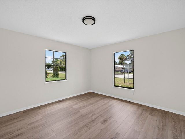 2575 1st Place, Vero Beach, FL 32962