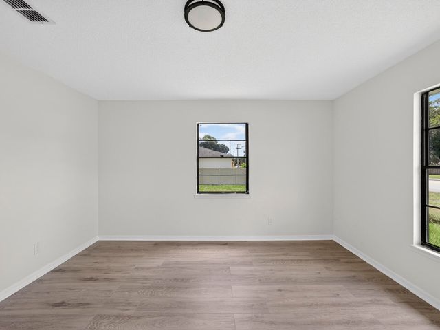 2575 1st Place, Vero Beach, FL 32962