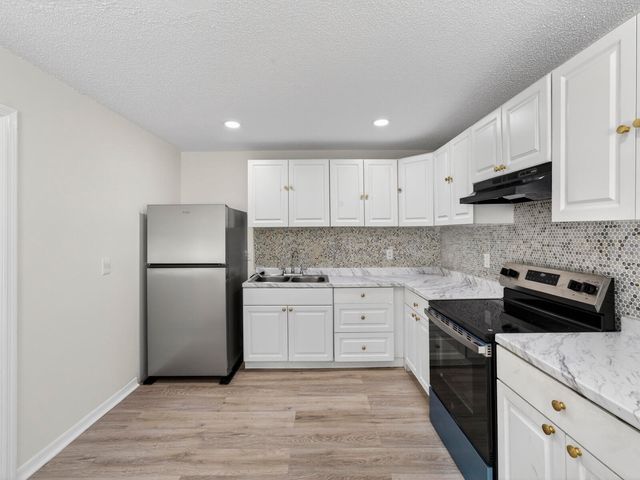 2575 1st Place, Vero Beach, FL 32962