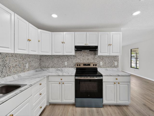 2575 1st Place, Vero Beach, FL 32962
