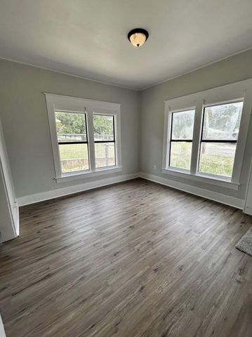 403 NE 7th Avenue, Mineral Wells, TX 76067