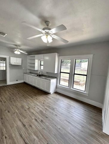 403 NE 7th Avenue, Mineral Wells, TX 76067