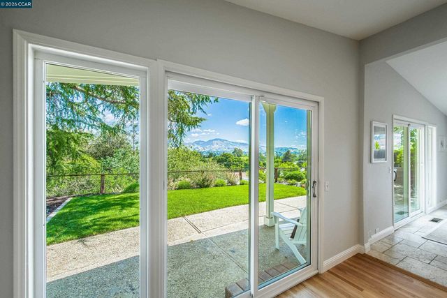 11 Dale Court, Lafayette, CA 94595