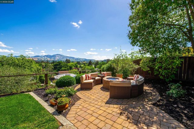 11 Dale Court, Lafayette, CA 94595