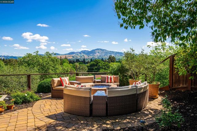 11 Dale Court, Lafayette, CA 94595