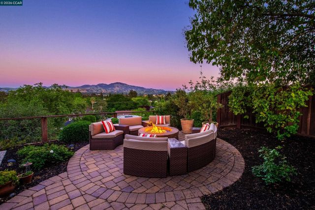 11 Dale Court, Lafayette, CA 94595