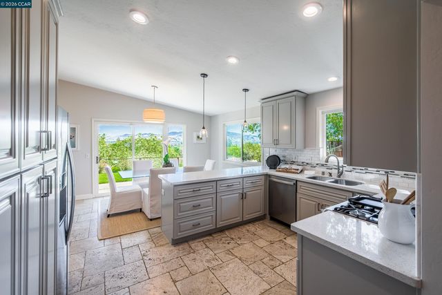 11 Dale Court, Lafayette, CA 94595