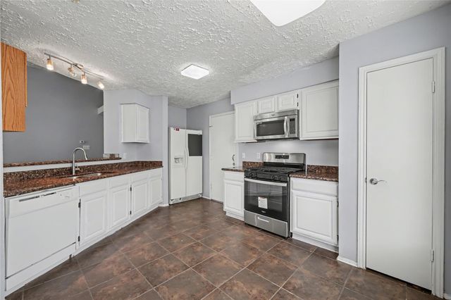 319 Richvale Lane, Houston, TX 77598