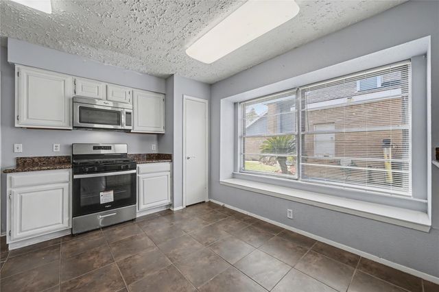 319 Richvale Lane, Houston, TX 77598