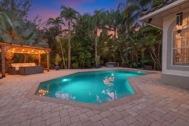 4660 LAUREL OAK LANE NE, St Petersburg, FL 33703