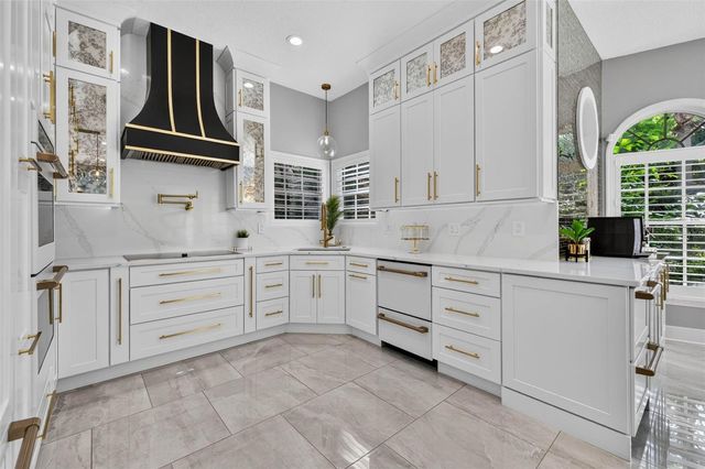 4660 LAUREL OAK LANE NE, St Petersburg, FL 33703