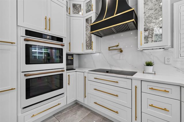 4660 LAUREL OAK LANE NE, St Petersburg, FL 33703
