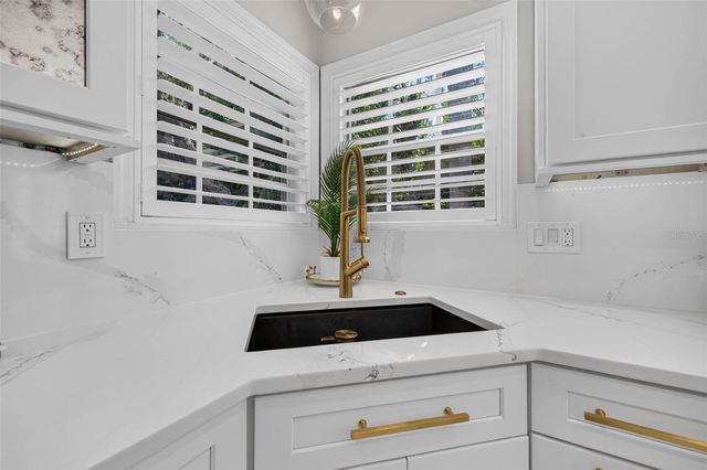 4660 LAUREL OAK LANE NE, St Petersburg, FL 33703
