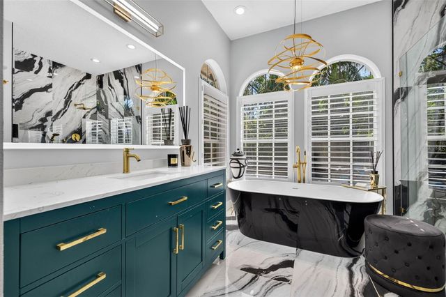 4660 LAUREL OAK LANE NE, St Petersburg, FL 33703