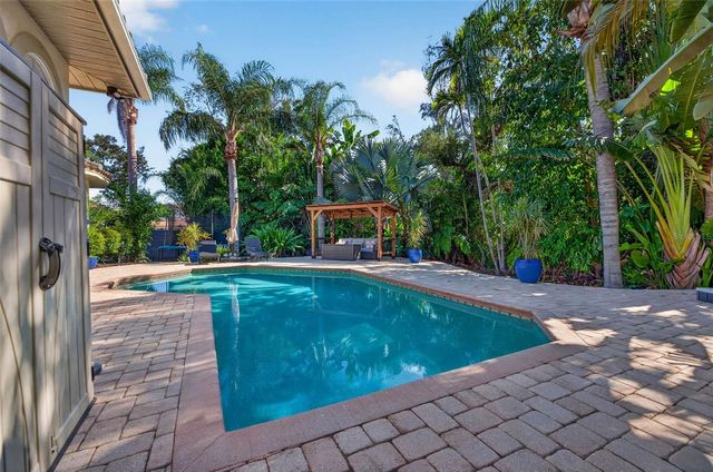 4660 LAUREL OAK LANE NE, St Petersburg, FL 33703