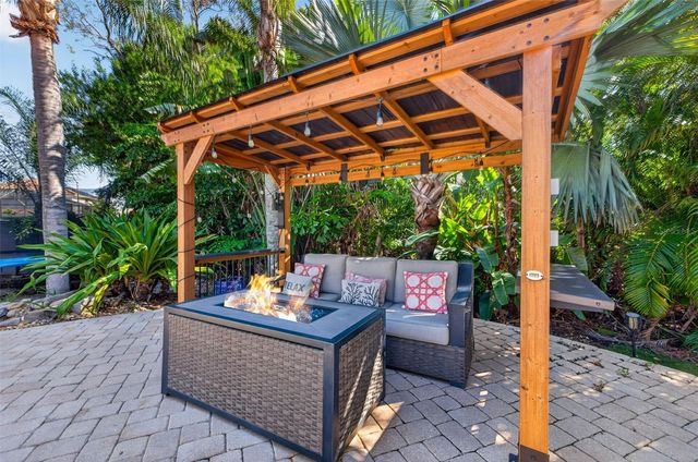 4660 LAUREL OAK LANE NE, St Petersburg, FL 33703