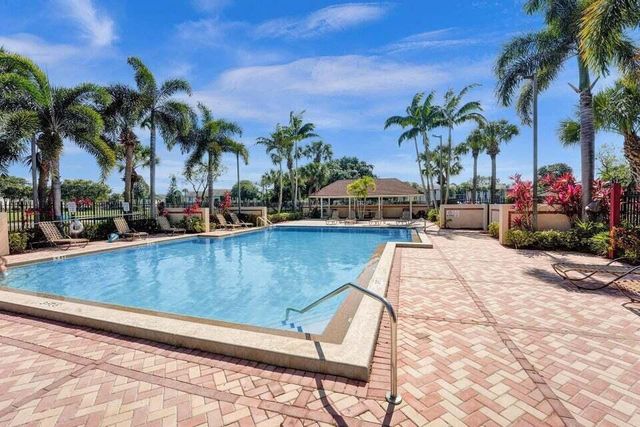 865 Blue Ridge Circle, West Palm Beach, FL 33409
