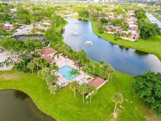 865 Blue Ridge Circle, West Palm Beach, FL 33409