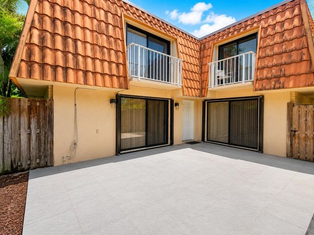 865 Blue Ridge Circle, West Palm Beach, FL 33409