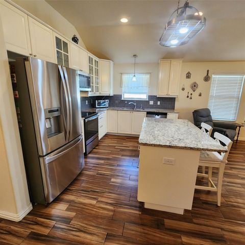 1209 Sherman Street, Tioga, TX 76271