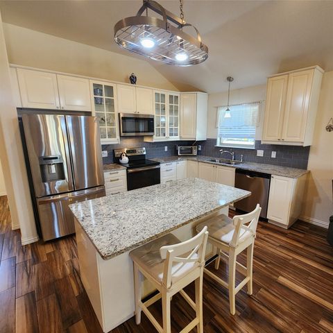 1209 Sherman Street, Tioga, TX 76271