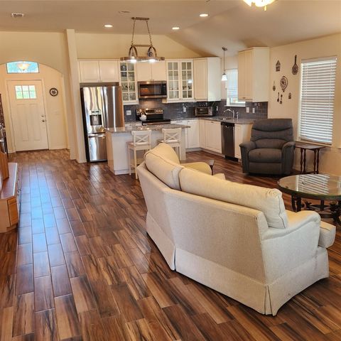1209 Sherman Street, Tioga, TX 76271