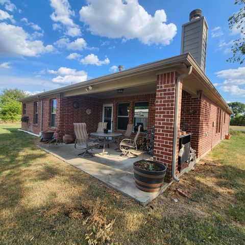 1209 Sherman Street, Tioga, TX 76271
