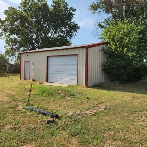 1209 Sherman Street, Tioga, TX 76271