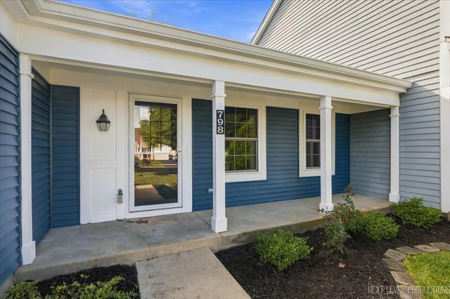 798 STANFORD Lane, Carol Stream, IL 60188