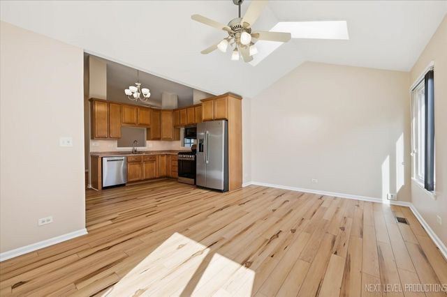 798 STANFORD Lane, Carol Stream, IL 60188