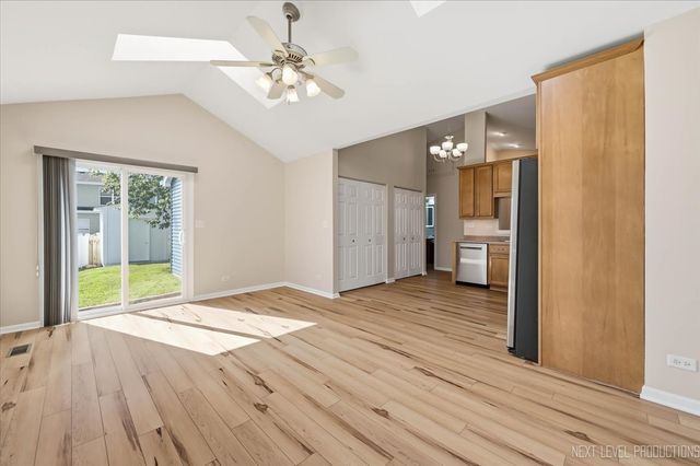798 STANFORD Lane, Carol Stream, IL 60188