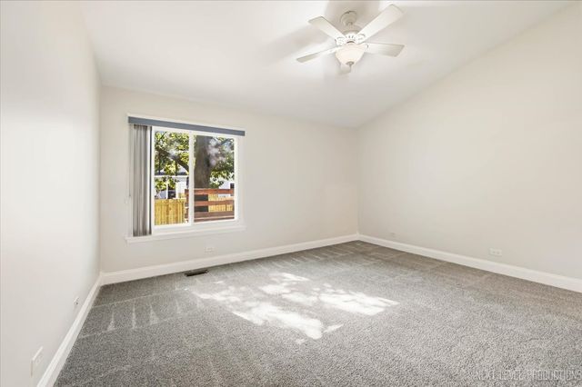 798 STANFORD Lane, Carol Stream, IL 60188