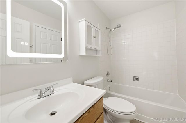 798 STANFORD Lane, Carol Stream, IL 60188
