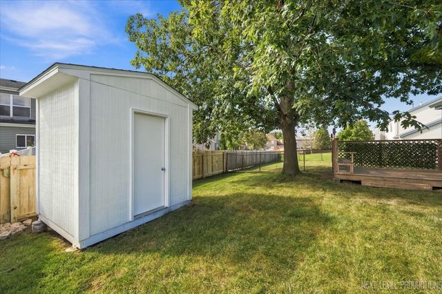 798 STANFORD Lane, Carol Stream, IL 60188