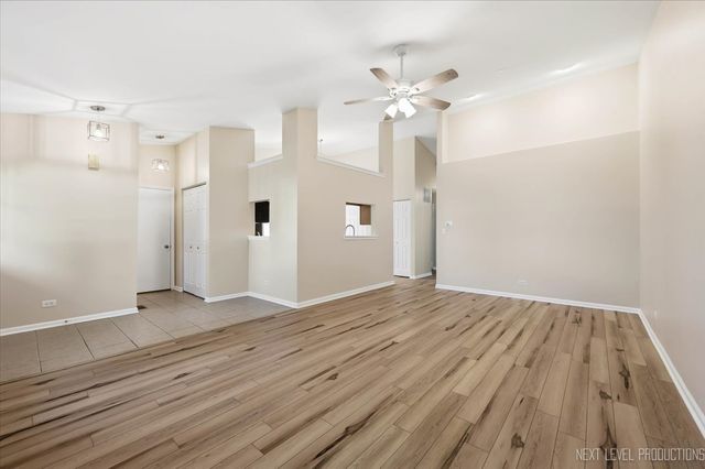 798 STANFORD Lane, Carol Stream, IL 60188