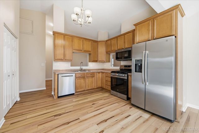 798 STANFORD Lane, Carol Stream, IL 60188