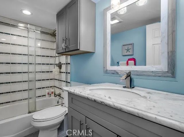 18411 Hatteras 114, Tarzana, CA 91356