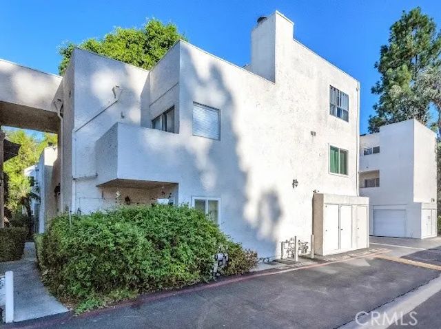 18411 Hatteras 114, Tarzana, CA 91356