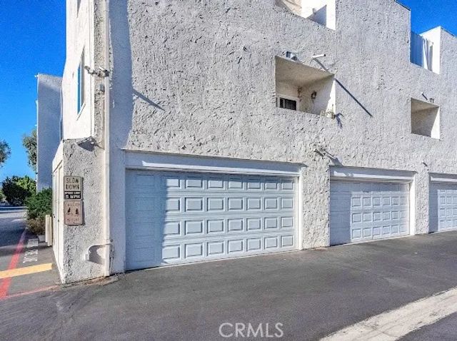 18411 Hatteras 114, Tarzana, CA 91356