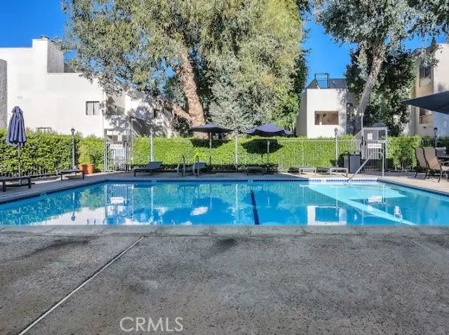 18411 Hatteras 114, Tarzana, CA 91356