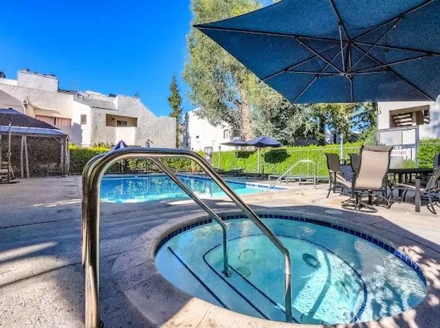 18411 Hatteras 114, Tarzana, CA 91356