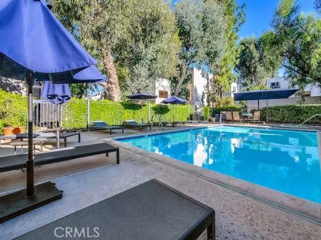 18411 Hatteras 114, Tarzana, CA 91356