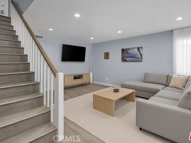 18411 Hatteras 114, Tarzana, CA 91356