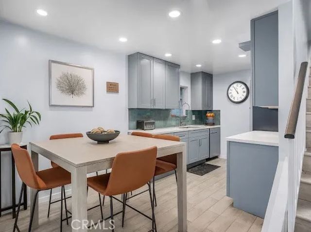 18411 Hatteras 114, Tarzana, CA 91356