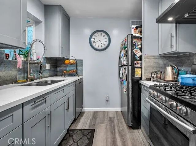 18411 Hatteras 114, Tarzana, CA 91356