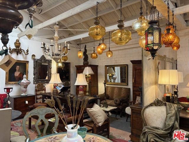 2252 W Washington Boulevard, Los Angeles, CA 90018