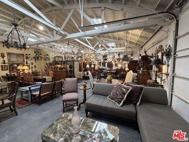 2252 W Washington Boulevard, Los Angeles, CA 90018