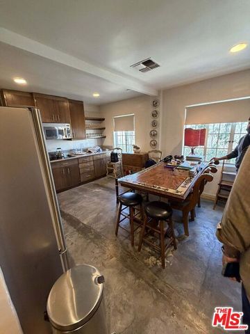 2252 W Washington Boulevard, Los Angeles, CA 90018